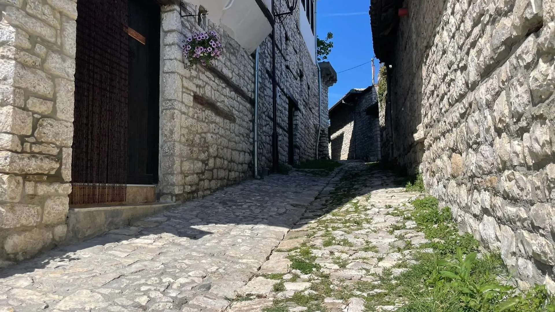Guesthouse Kate Berat Castle