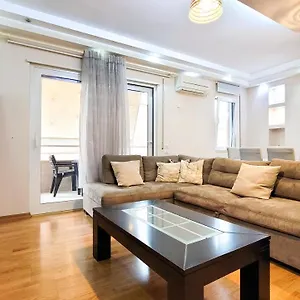 lake-view-superior-2br-apartment.hotels-in-tirana.com/